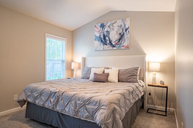 Building Photo - FURNISHED RENTAL FOR 3-12 MONTHS AVAILABLE MID-JUNE