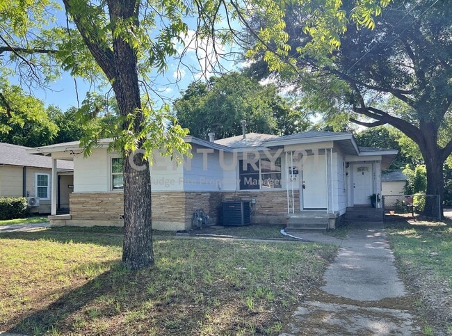 Primary Photo - Cozy 1-Story 1/1 Duplex in Castleberry ISD...