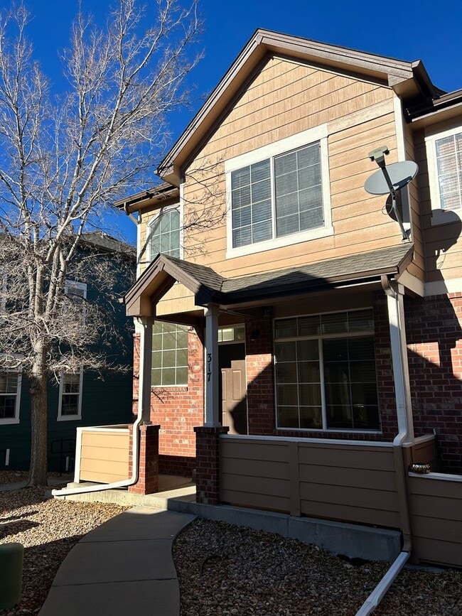 Building Photo - 2BR End Unit Townhome in Rock Creek