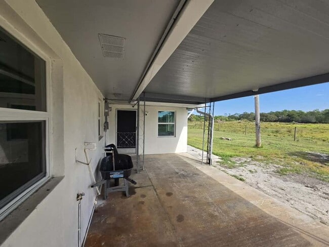 Building Photo - Beautiful Fort Pierce Home – Great Locatio...