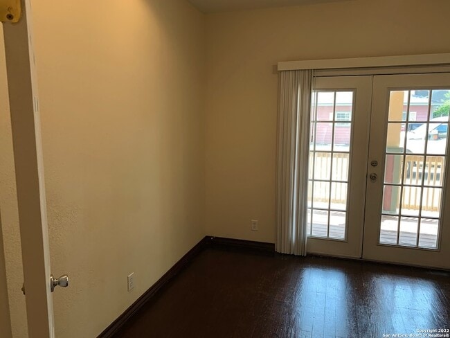 Building Photo - 810 E Ashby Pl