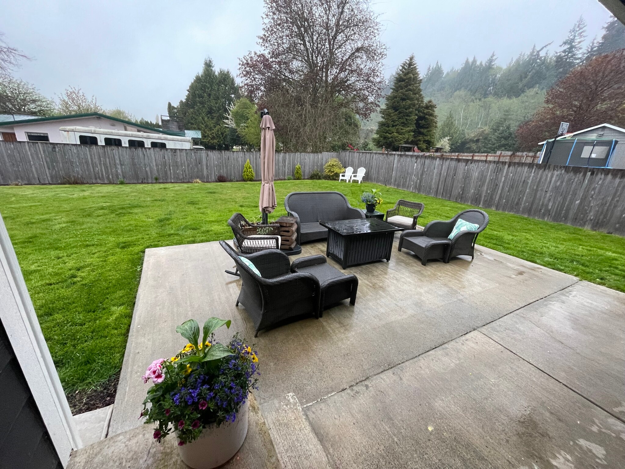 Large patio, perfect for outdoor entertainment. - 627 N 3rd St