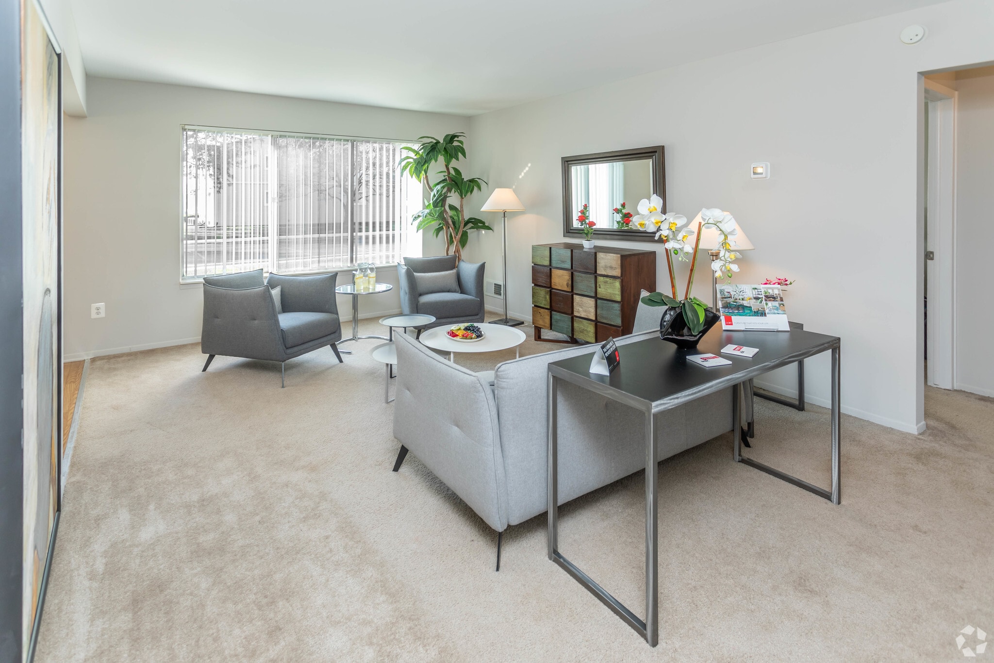 1BR, 1BA - 836 SF - Bloomfield Square Apartments - Auburn Hills, MI