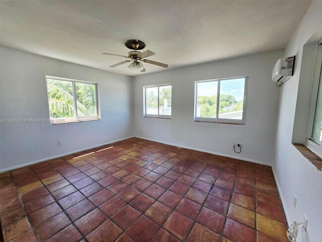 Building Photo - 524 Hampton Rd