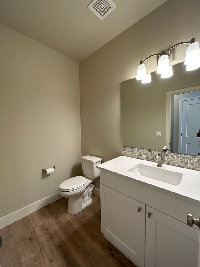 Building Photo - Beautiful 3 Bedroom Home in Tuscany Pines