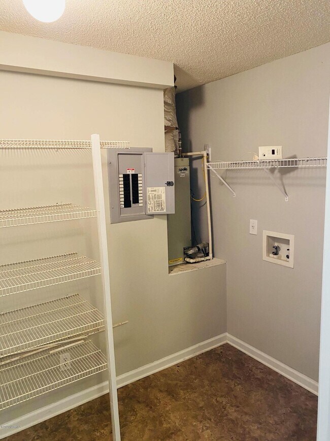 Building Photo - 3306 Mulberry Ln