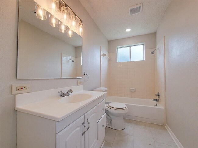 Building Photo - 14403 Cypress Branch Dr