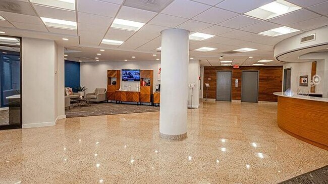 Building Photo - 1200 S Courthouse Rd