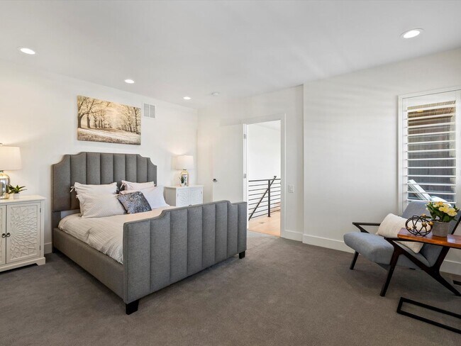 Building Photo - Luxury 3-Bed, 3.5-Bath Denver Home with Ro...