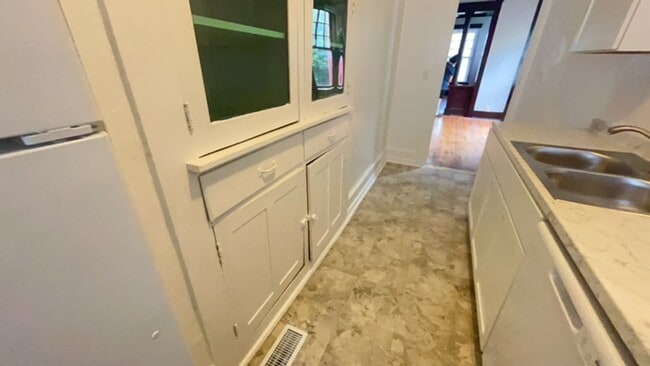 Building Photo - 1018-1024 Brown Street