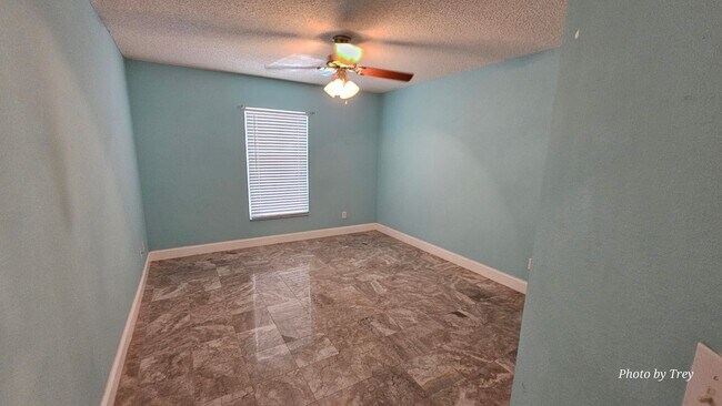 Building Photo - 3 Bed 2 Bath 2 Car Garage