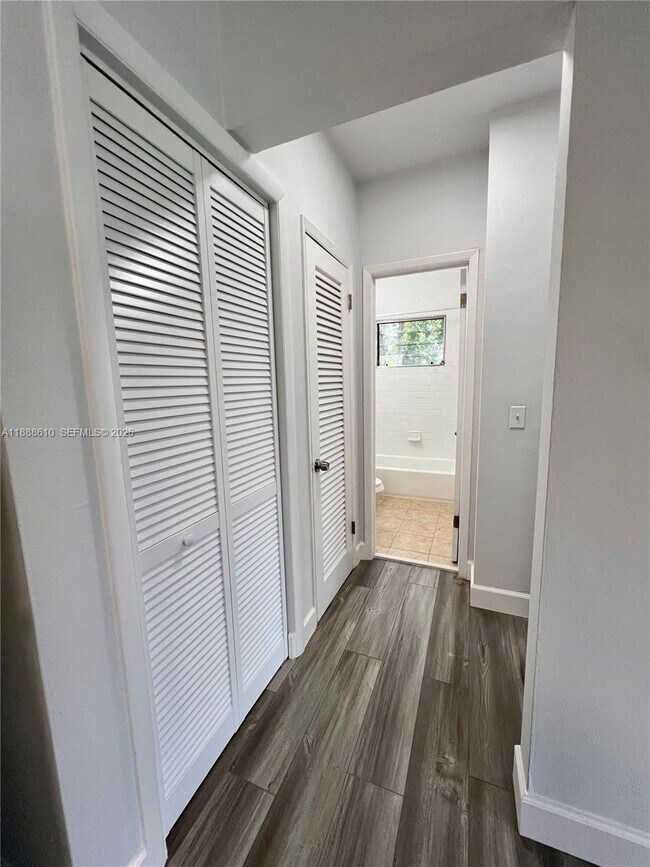 Building Photo - 962 NW 6th St