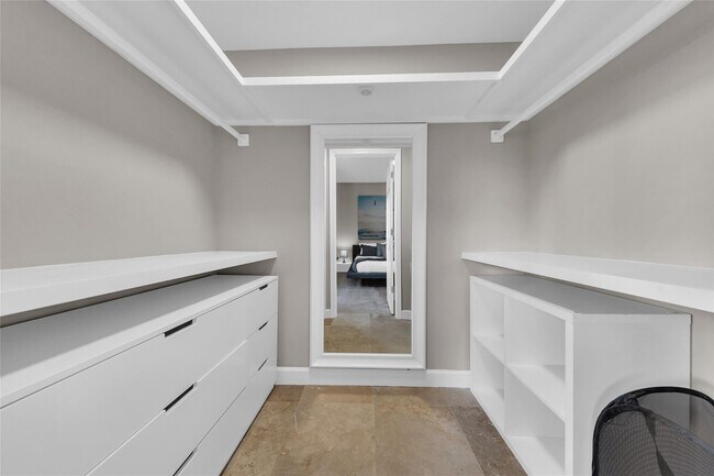 Building Photo - 616 Riviera Isle Dr