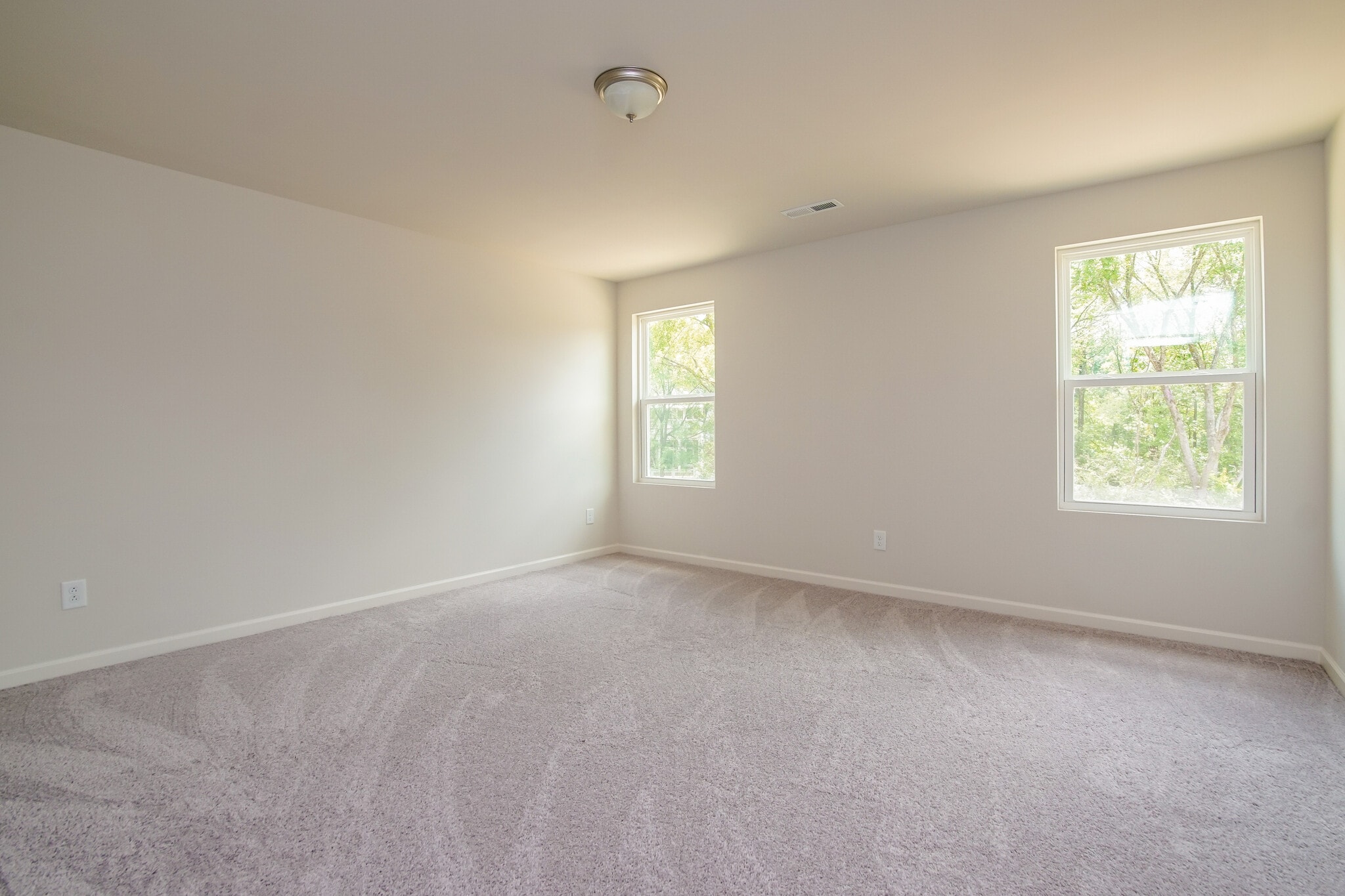 Building Photo - 1055 Manor Dr