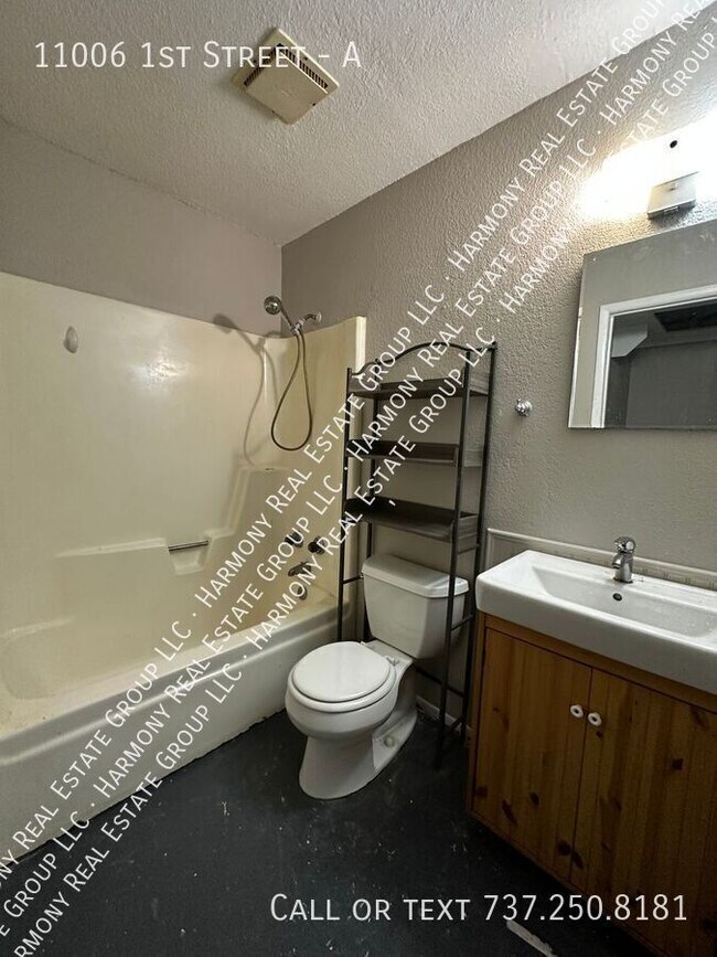 Building Photo - 11006 1st St