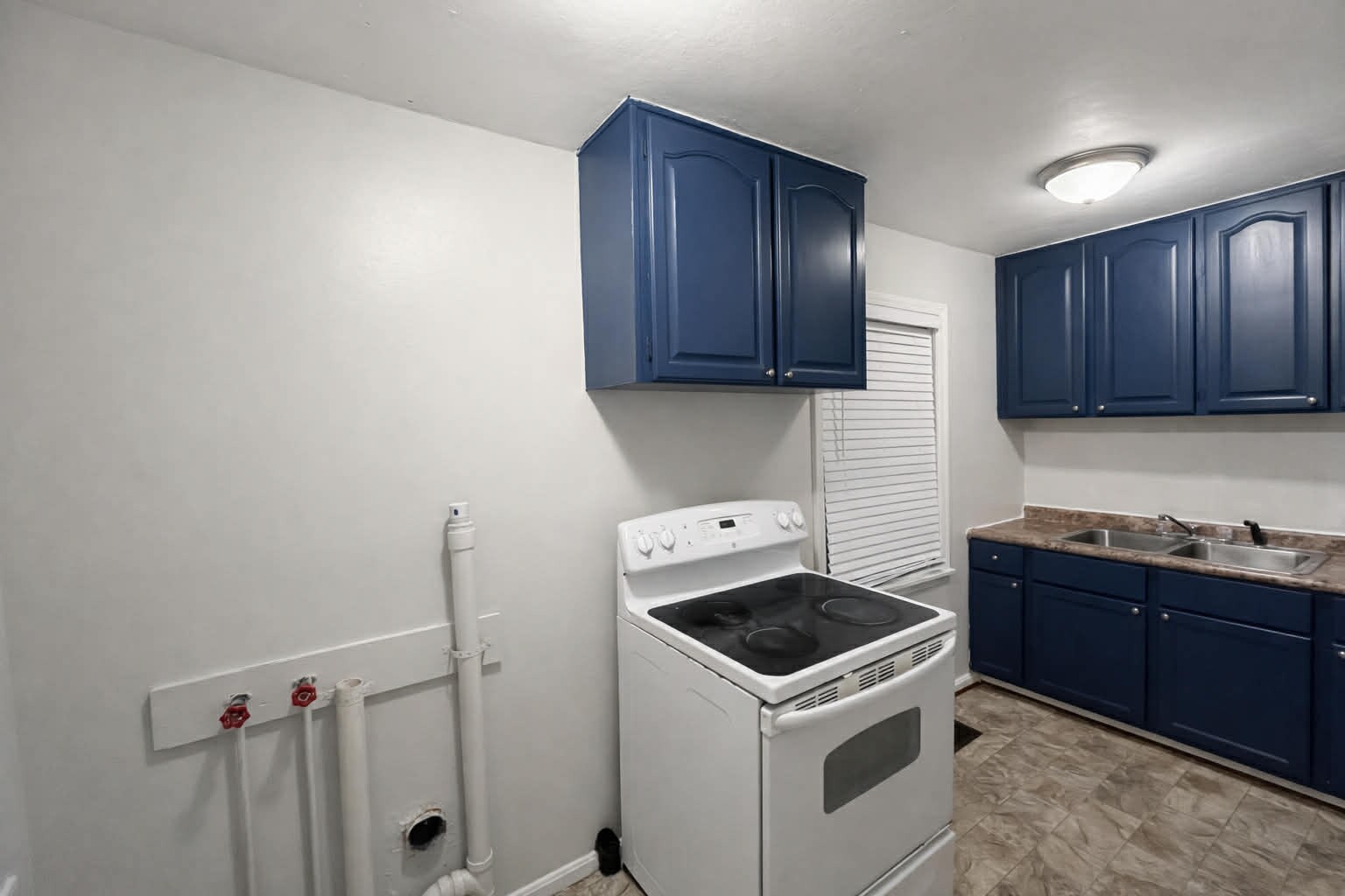 Building Photo - 8122 Rugby Ave