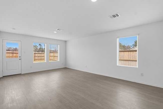 Building Photo - 925 Lago Laceno Ln