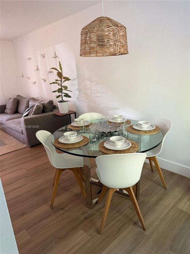 Building Photo - 11201 NE 10th Ave