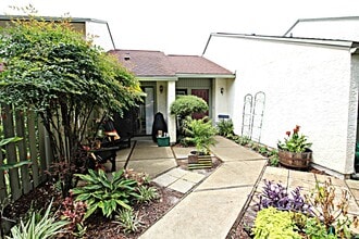 Building Photo - Beautifully Updated Patio Home In Niceville!