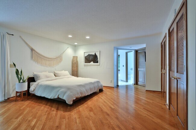 Building Photo - 668 Eagle Ridge