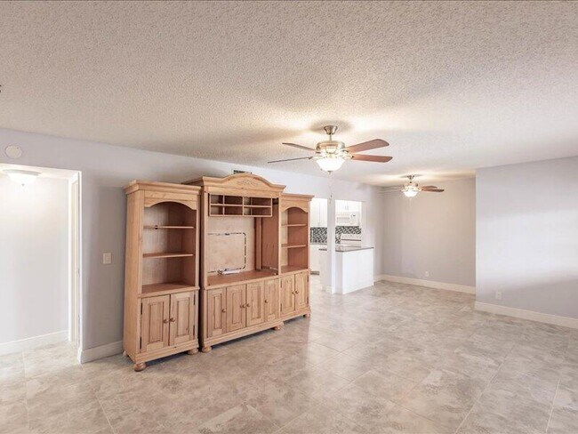 Building Photo - 231 Pine HOV Cir