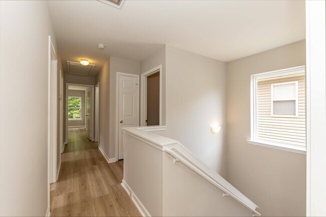 Building Photo - Four Bedroom Home in Sought After Neighborhood!