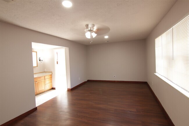 Building Photo - 10426 Cedar Towne Ln