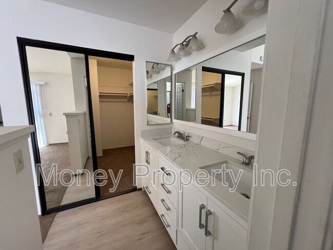 Building Photo - 1766 Bristol Ct