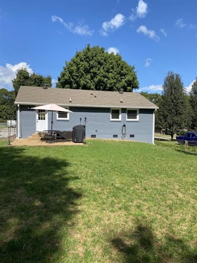 Building Photo - 373 Margo Ln