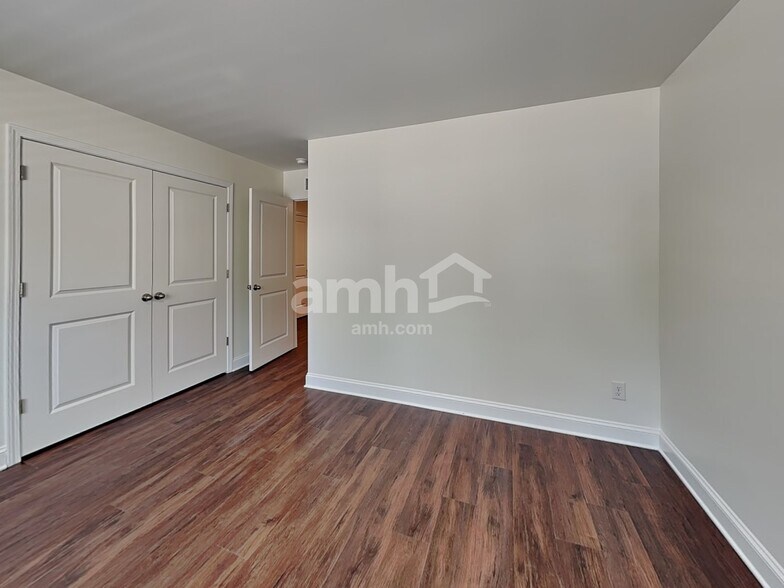 Building Photo - 632 Rivermist Dr
