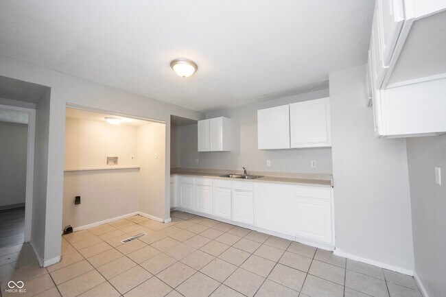 Building Photo - 4840 Leone Dr