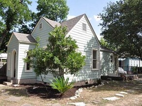 Building Photo - Charming Hyde Park Bungalow
