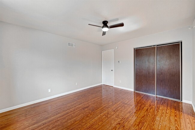 Building Photo - 1119 Pinecroft Dr
