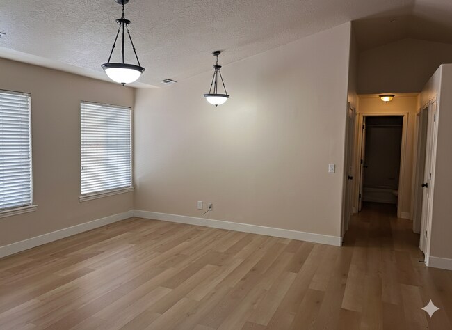 Building Photo - 956 W 580 S