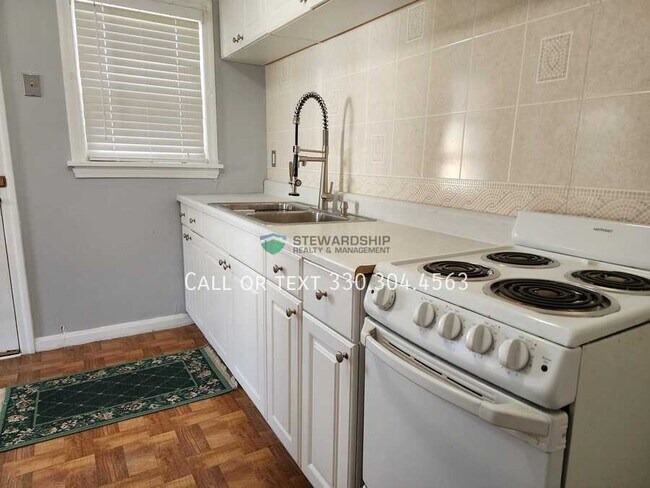 Building Photo - 2135 Dennison Pl NW