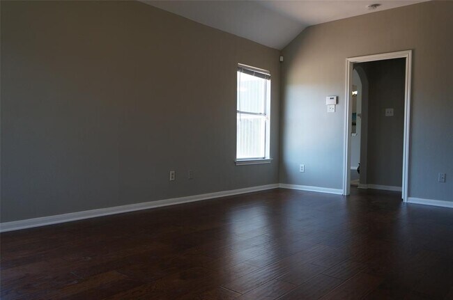 Building Photo - 3403 Stratford Manor Dr