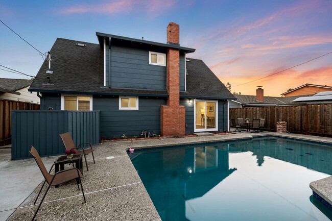 Building Photo - FABULOUS Modern Remodel with PRIVATE POOL ...