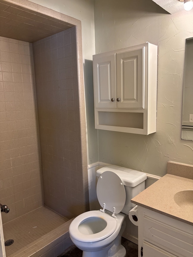 Building Photo - 3 bedroom 2 bath Edmond Duplex