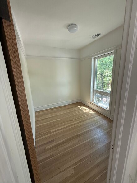 Bed 3 - 6220 N Magnolia Ave