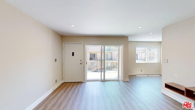 Building Photo - 10757 Hortense St