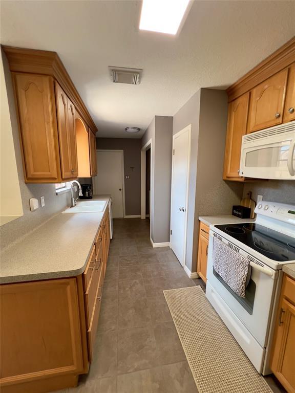 Building Photo - 510 Birdsong Dr