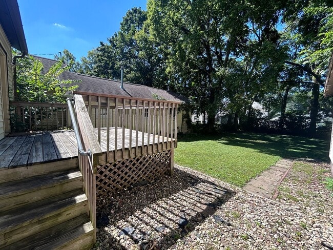 Building Photo - 3 Bed 2 Bath Single Family Home