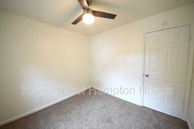 Building Photo - 192 S Hall Way