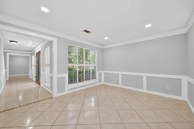 Building Photo - 663 Ravensworth Dr