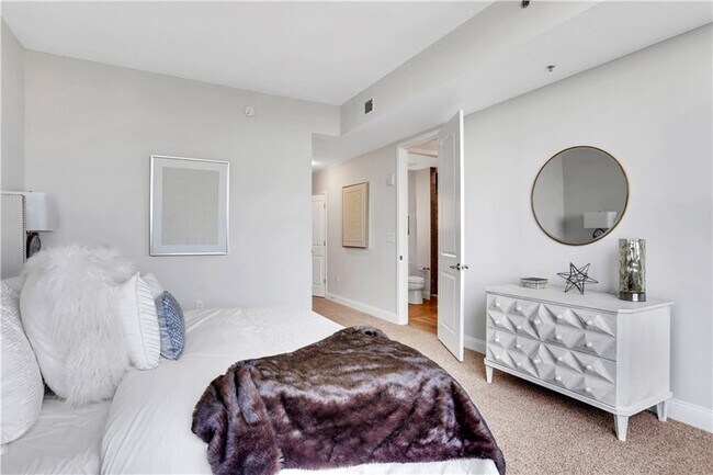 Building Photo - 270 17th St NW