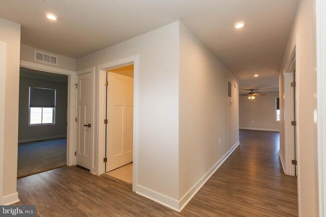 Building Photo - 210 Eternal Way