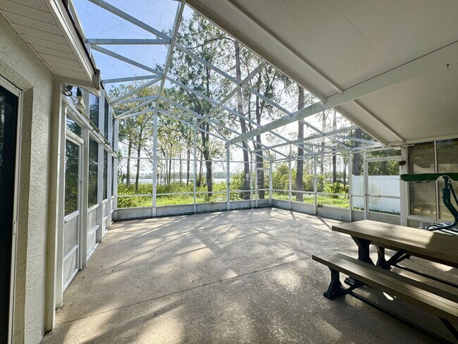 Building Photo - 1009 Lake Davenport Blvd