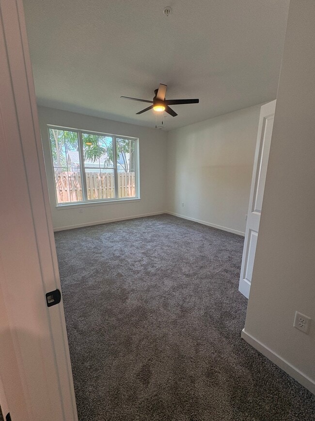 Building Photo - Park Indy: 2-Bedroom Flat