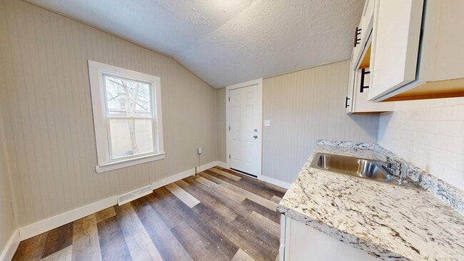 Building Photo - Stockyards Area - 2 Bedrooms - Single Fami...