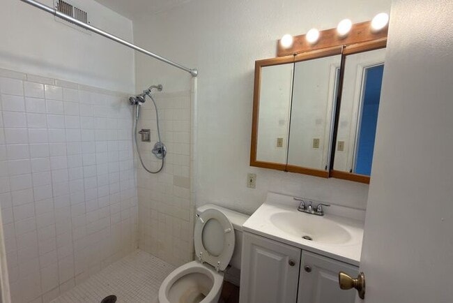 Building Photo - 618 N Medford Dr